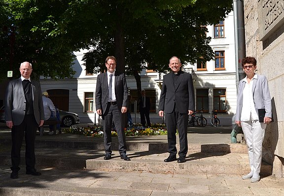 Bischof_Ulrich_Neymeyer_Pfarrer_Andreas_Anhalt_OB_Johannes_Bruns_BM_Beate_Sill_web.jpg