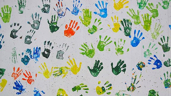 hands-ga6ef5de7f_1920.jpg