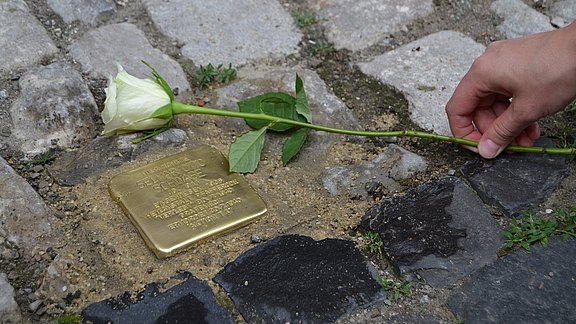 Stolperstein-Verlegung_130721_Spiegelsgasse.jpg