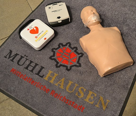 AED_Defibrillator_Muehlhausen_web.jpg  
