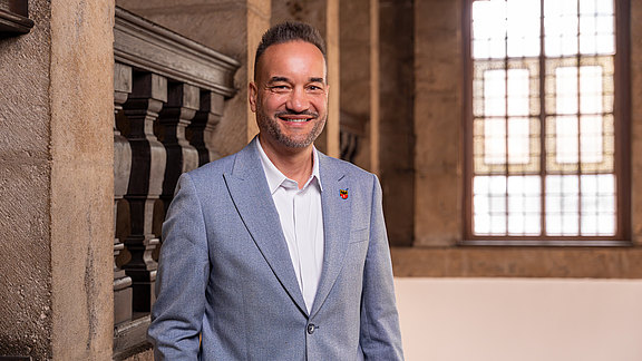 2026_Portrait_Bürgermeister_Jan_Riemann__8__freigegeben_Foto__c__Christian_Habel.jpg  