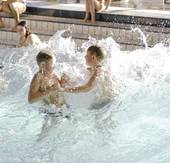Badesspass_in_der_Therme.jpg